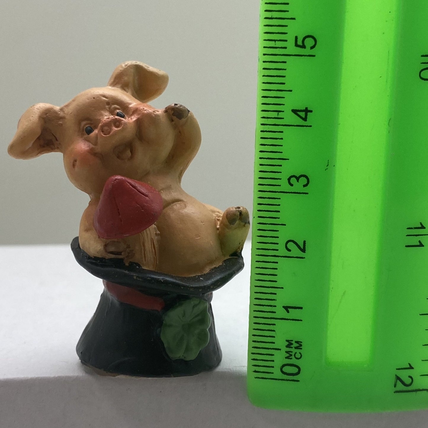Innenmodell "Schwein mit Pilz" - 30 x 47 mm - Schneekugelhaus