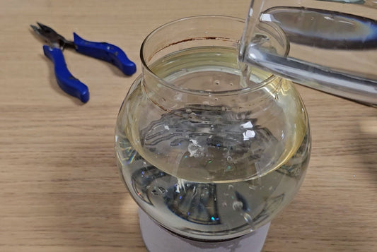 Schneekugel Reparatur: Was gehört ins Wasser? - Schneekugelhaus