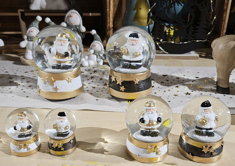 2 moderne Schneekugeln Weihnachtsmann schwarz weiß gold mit Sockel Sterne B: 65mm - Schneekugelhaus