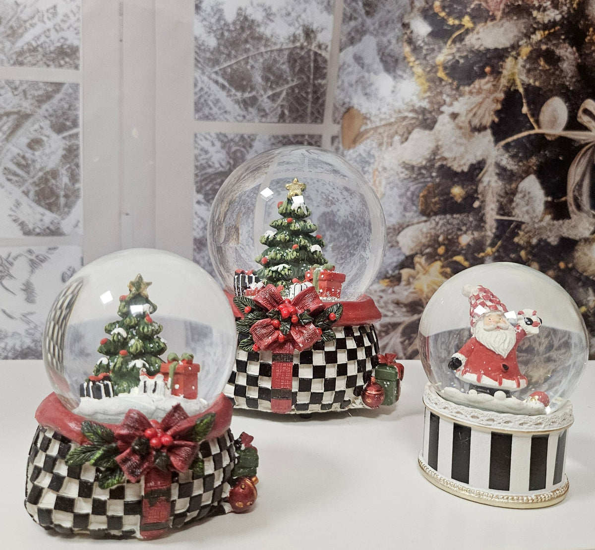 2 stylische Schneekugeln Schneemann Weihnachtsmann im Streifen-Look 65mm Durchmesser - Schneekugelhaus