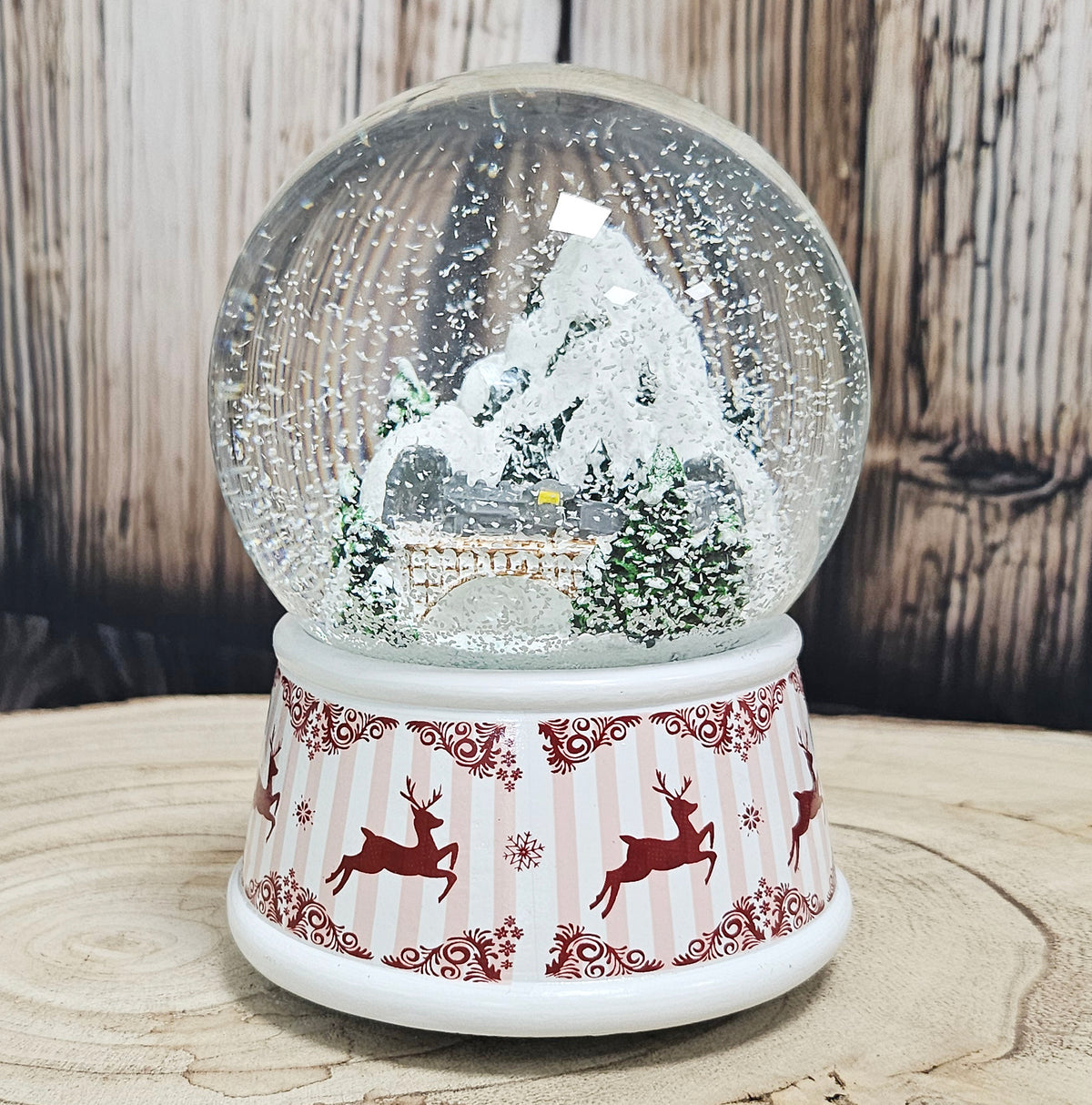 Nostalgische Schneekugel Berglandschaft Brücke Hüttenzauber 100 mm Durchmesser mit Spieluhr