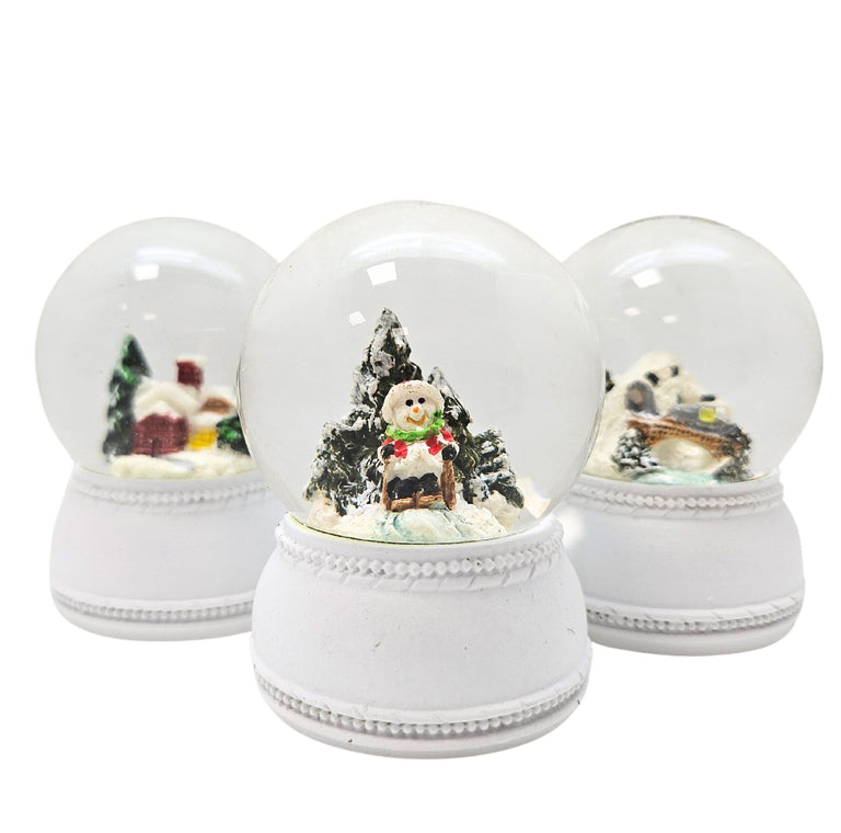 3 süße Mini - Schneekugeln Winter & Weihnacht mit Sockel weiß Nostalgie B: 45mm - Schneekugelhaus