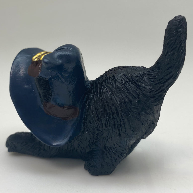 Hexen-Katzen Figur "streckend mit blauen Hut" - 65 x 65 mm