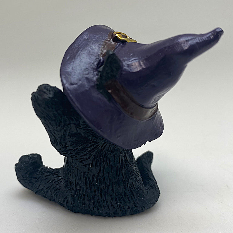 Hexen-Katzen Figur "glücklich mit lila Hut" - 55 x 65 mm
