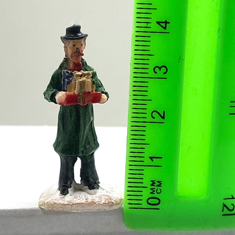 Innenmodell „Butler mit Geschenken“ - 20 x 43 mm - Schneekugelhaus