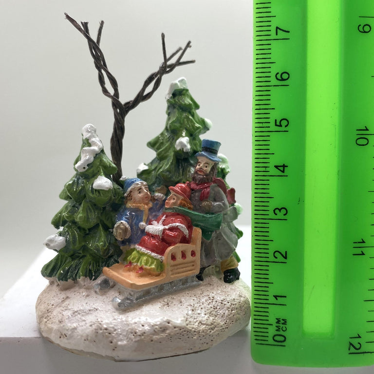 Innenmodell "Familie mit Schlitten im Winterwald" - 55 x 77 mm - Schneekugelhaus