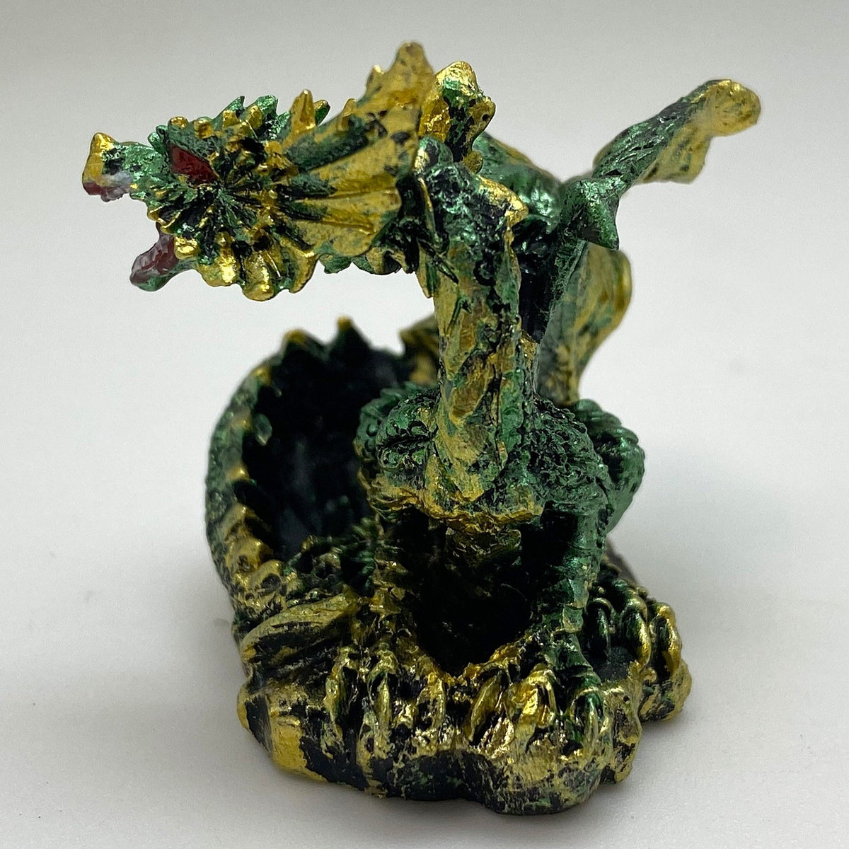Innenmodell gold grün Drache "aufrecht sitzend" - 50 x 55 mm - Schneekugelhaus