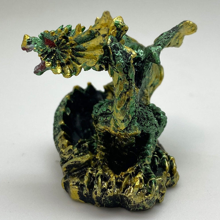 Innenmodell gold grün Drache "aufrecht sitzend" - 50 x 55 mm - Schneekugelhaus
