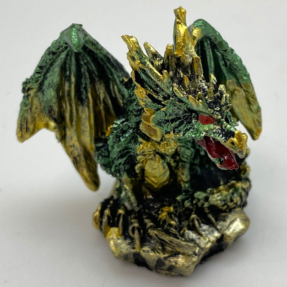 Innenmodell gold grün Drache "sitzend" - 50 x 55 mm - Schneekugelhaus