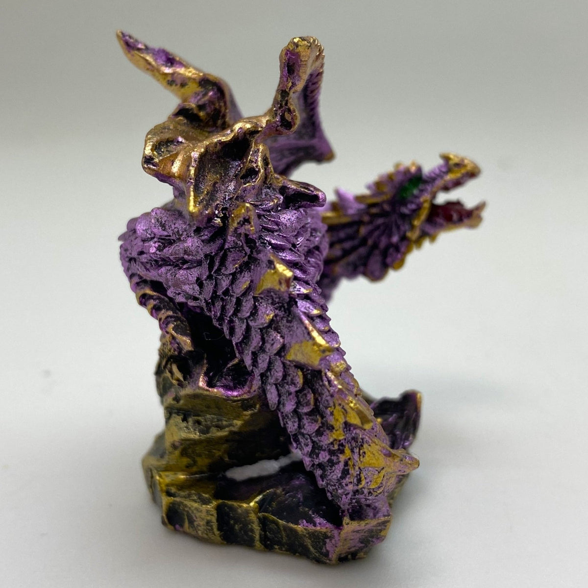 Innenmodell gold lila Drache "abwehrend" - 50 x 55 mm - Schneekugelhaus
