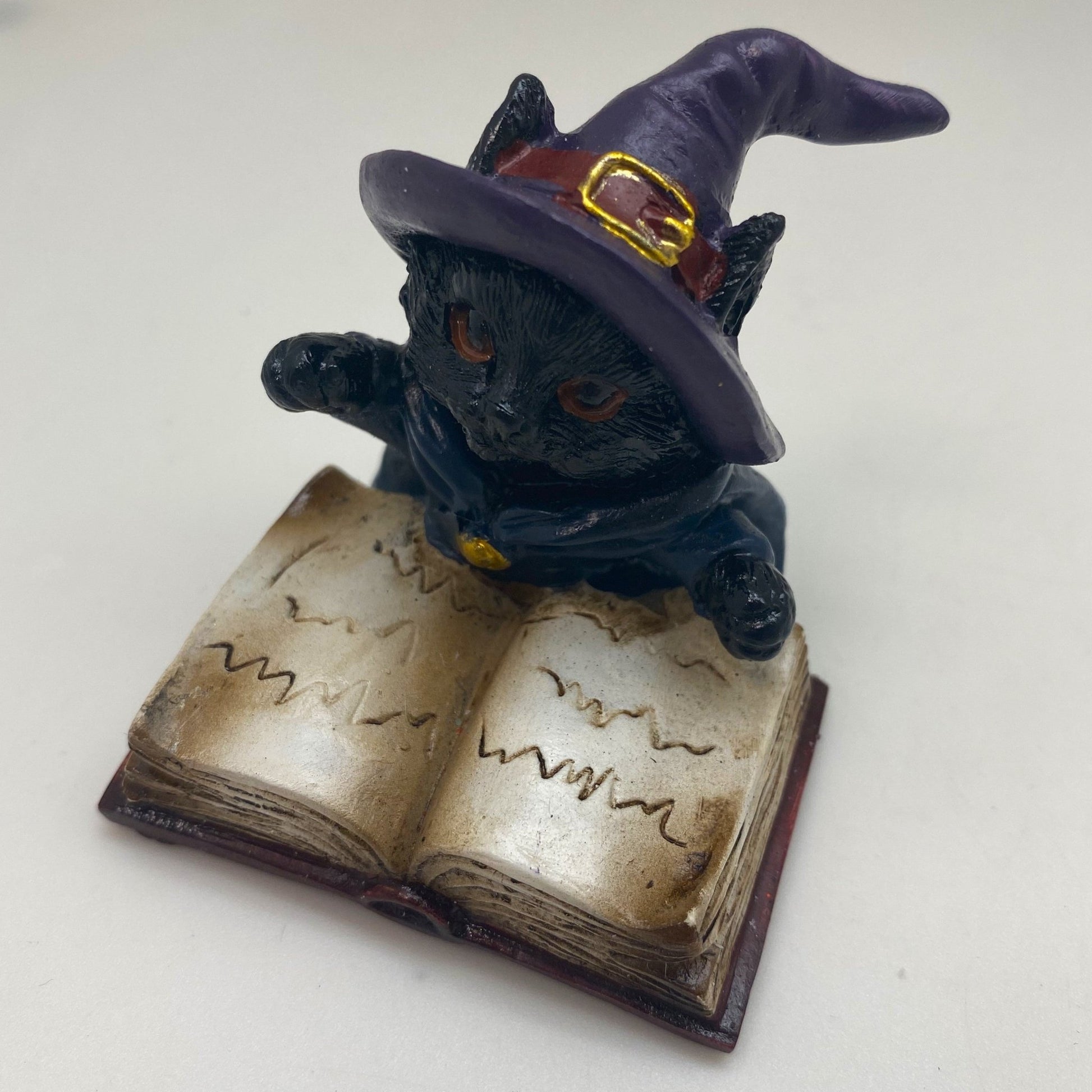 Innenmodell "Schwarze Katze mit lila Hut" - 50 x 70 mm - Schneekugelhaus