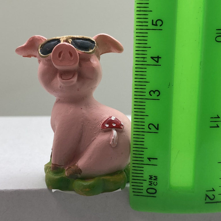 Innenmodell "Schwein mit Fliegenpilz-Marke" - 40 x 45 mm - Schneekugelhaus