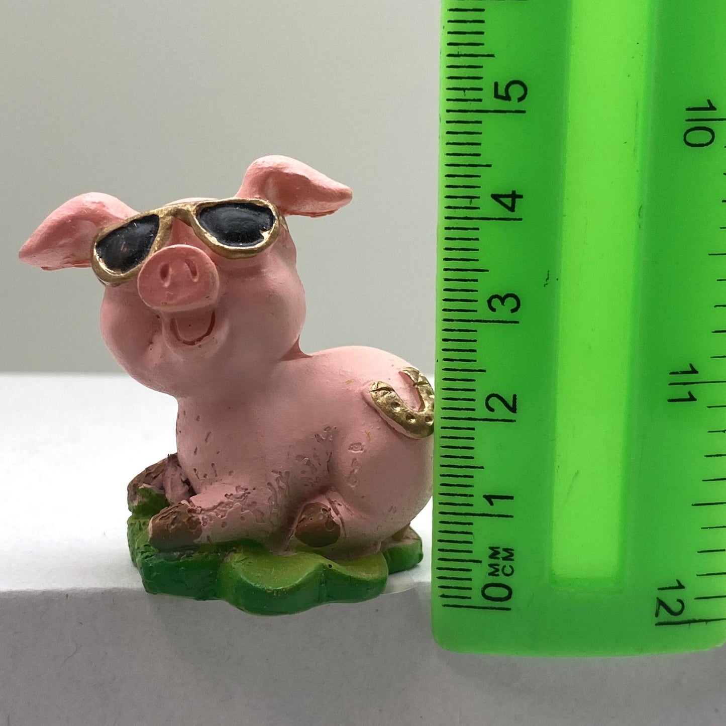 Innenmodell "Schwein mit Hufeisen-Marke" - 40 x 45 mm - Schneekugelhaus
