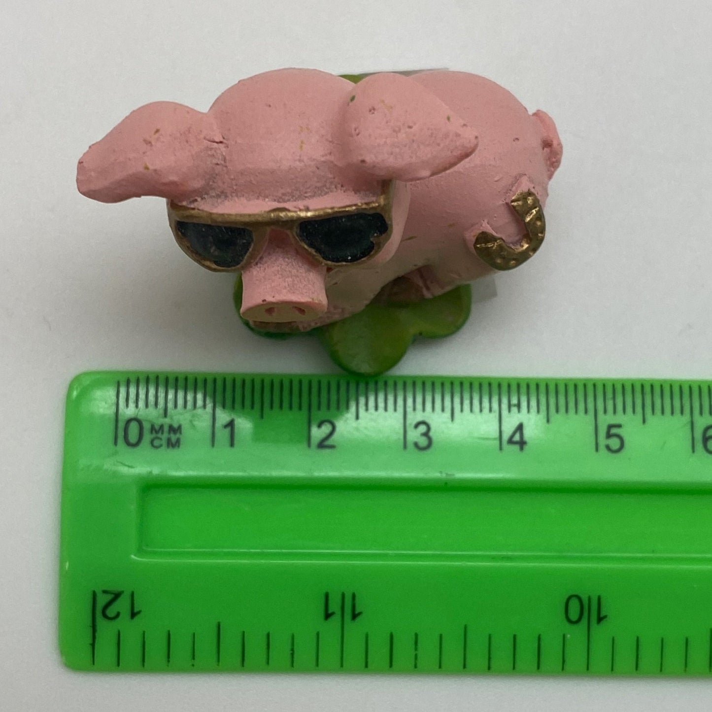 Innenmodell "Schwein mit Hufeisen-Marke" - 40 x 45 mm - Schneekugelhaus