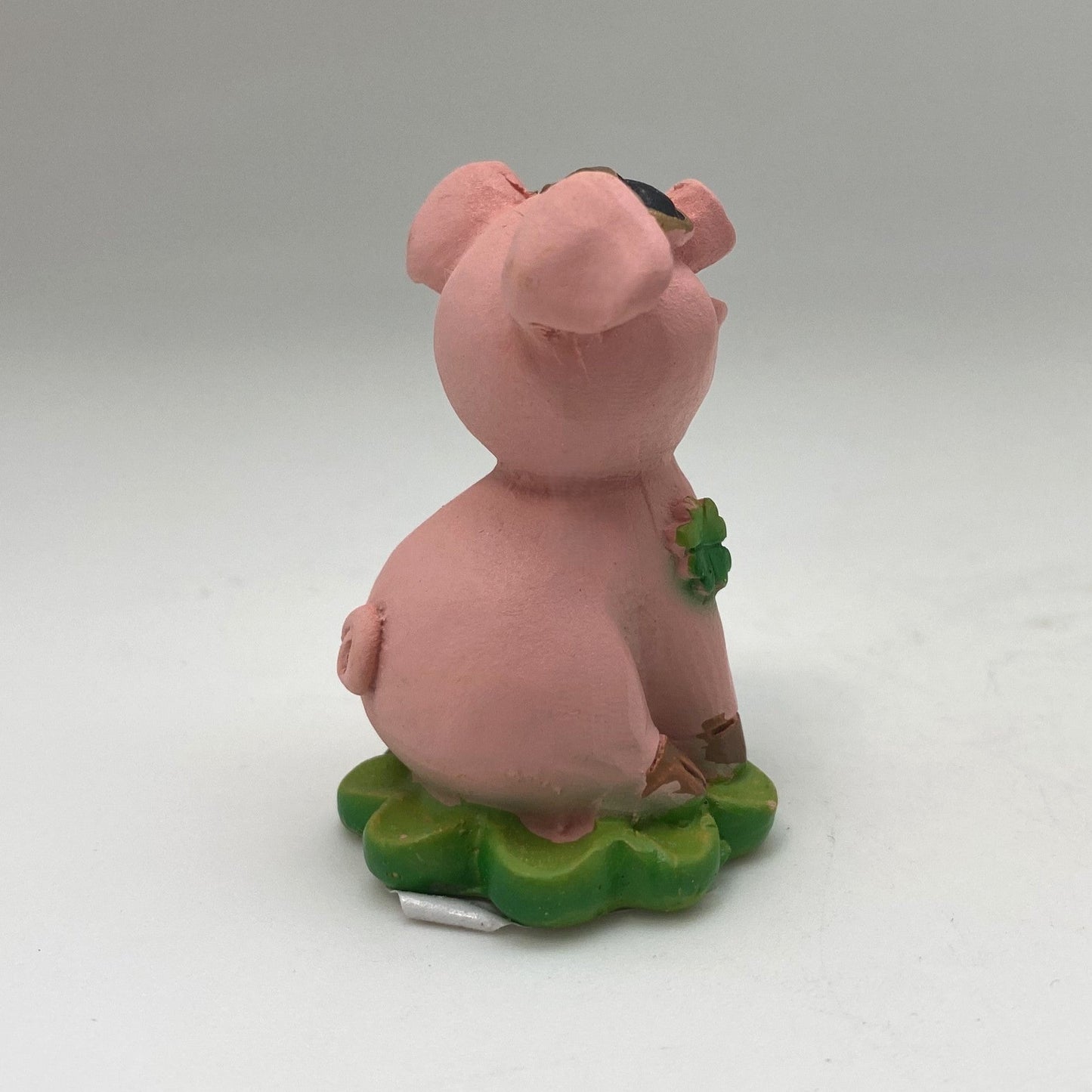 Innenmodell "Schwein mit Kleeblatt-Brosche" - 40 x 45 mm - Schneekugelhaus