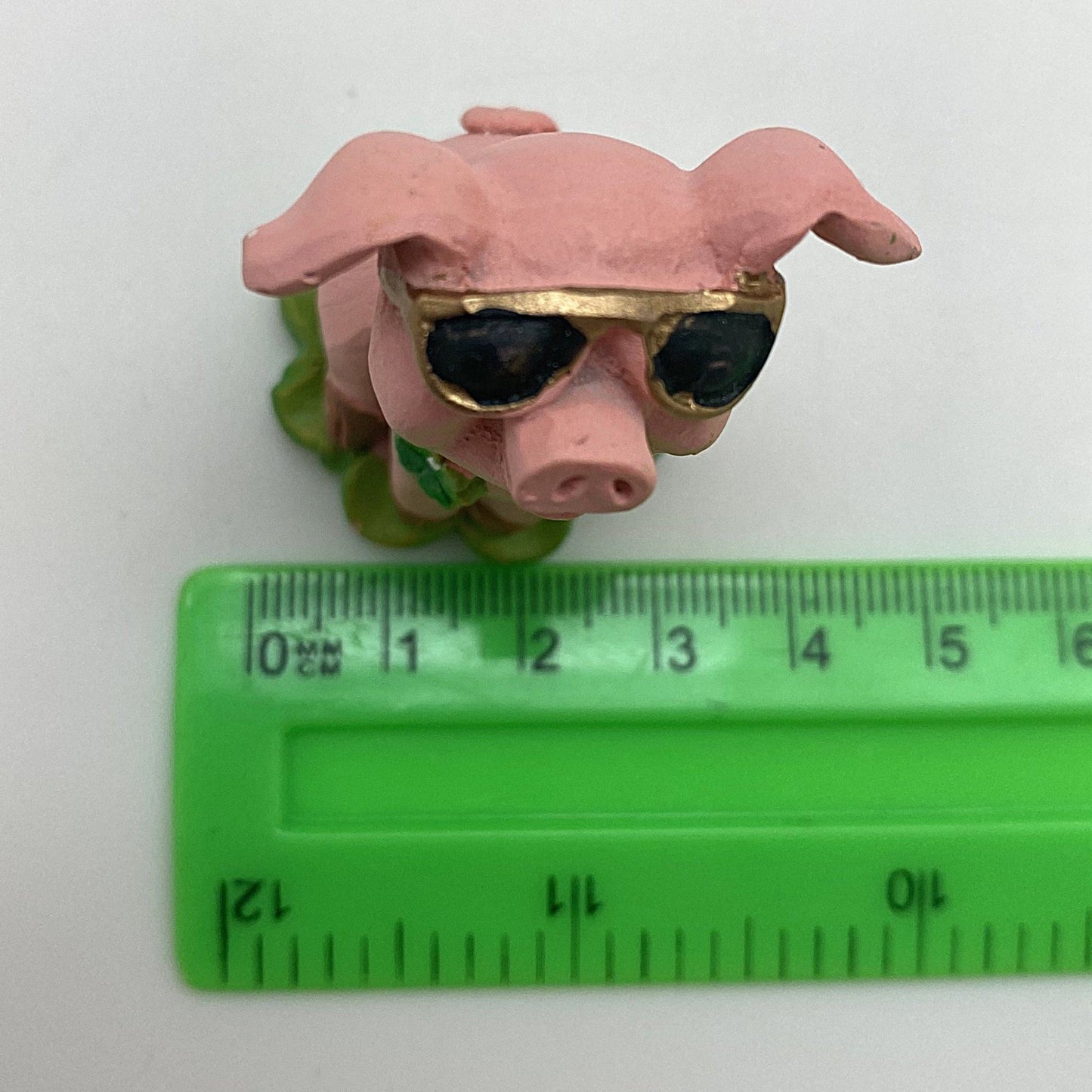 Innenmodell "Schwein mit Kleeblatt-Brosche" - 40 x 45 mm - Schneekugelhaus