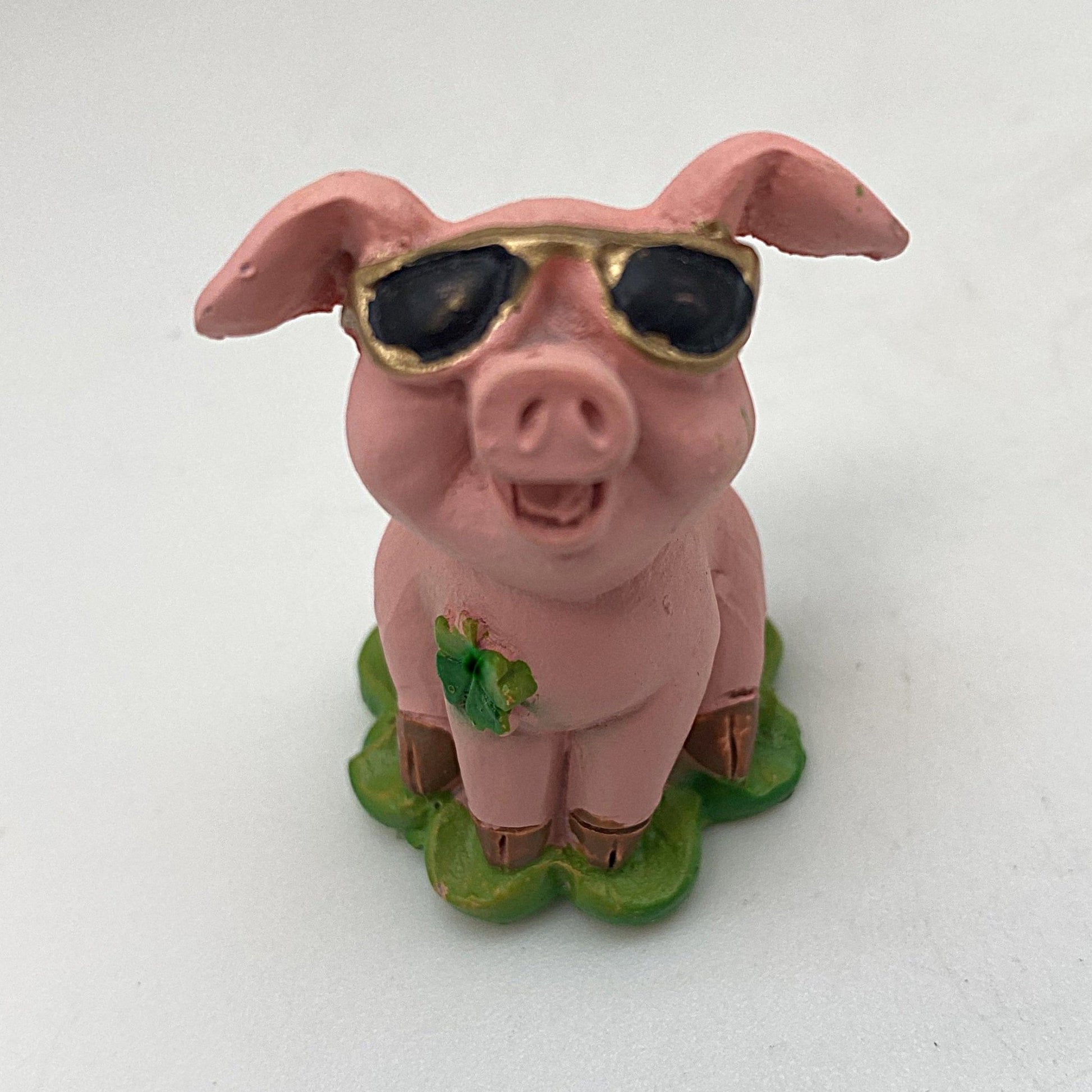 Innenmodell "Schwein mit Kleeblatt-Brosche" - 40 x 45 mm - Schneekugelhaus