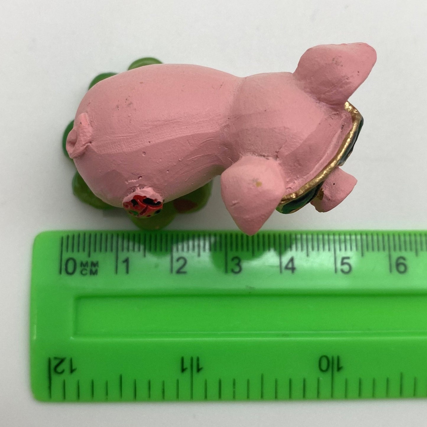 Innenmodell "Schwein mit Marienkäfer-Marke" - 40 x 45 mm - Schneekugelhaus