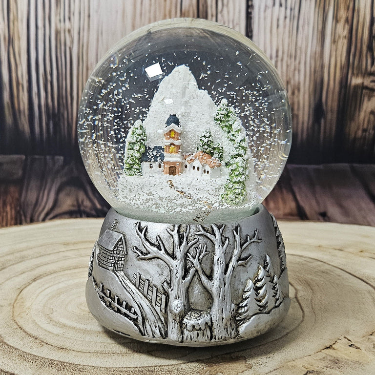 Nostalgische Schneekugel Bergdorf Silber Landschaft 100 mm Durchmesser mit Spieluhr - Schneekugelhaus