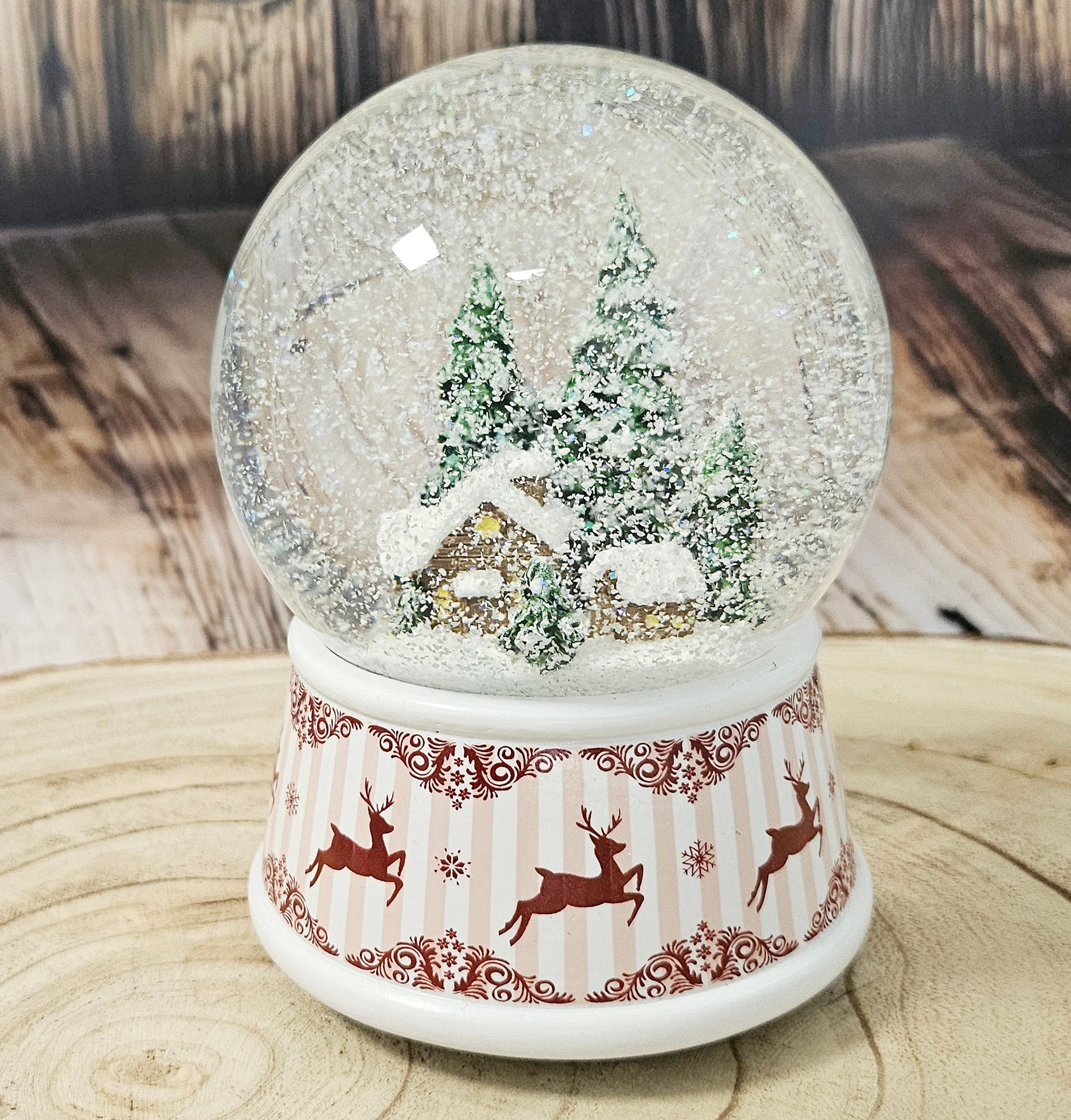 Nostalgische Schneekugel Berghütte Hüttenzauber 100 mm Durchmesser mit Spieluhr - Schneekugelhaus