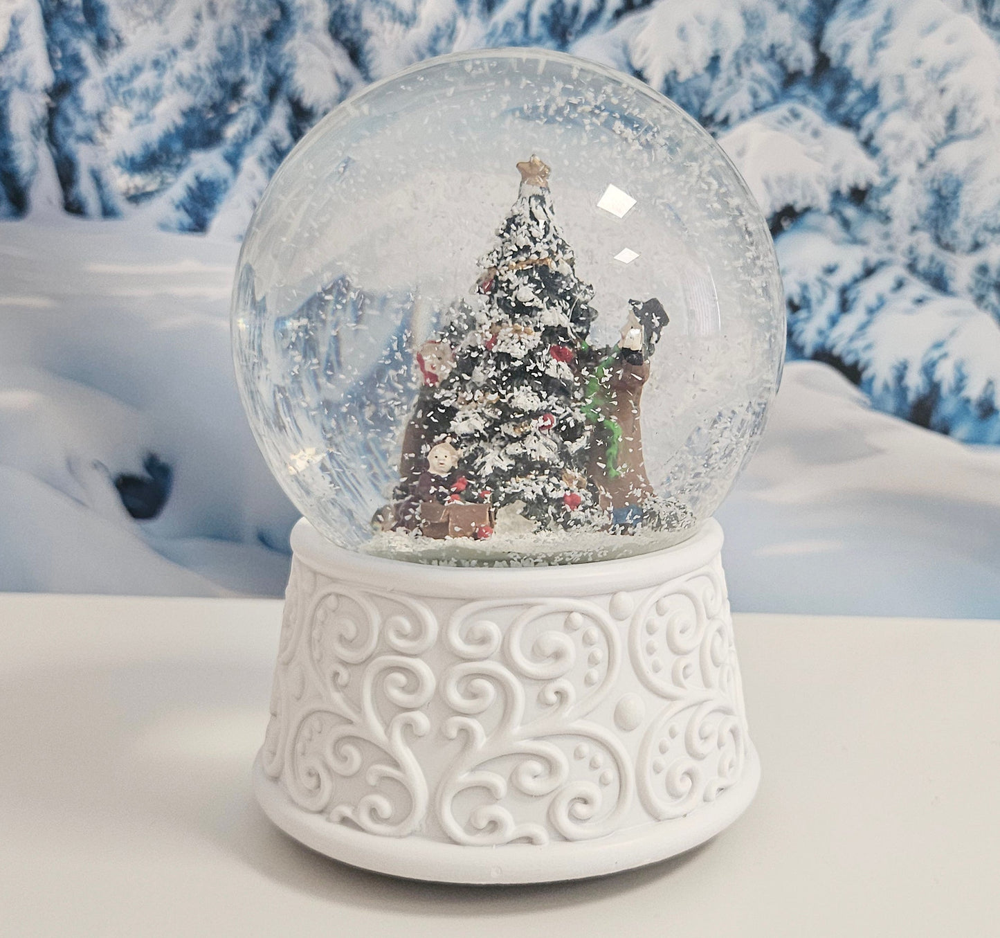 Nostalgische Schneekugel Christbaum schmücken Ornamente 100 mm Durchmesser mit Spieluhr - Schneekugelhaus