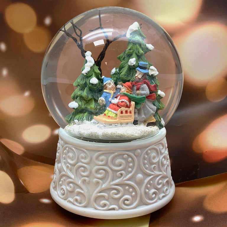 Nostalgische Schneekugel Familienspaziergang Ornamente 100 mm Durchmesser mit Spieluhr - Schneekugelhaus