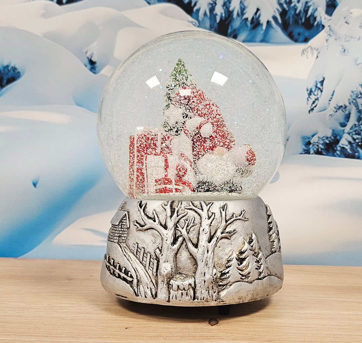 Nostalgische Schneekugel Weihnachtswichtel Silber Landschaft 100 mm Durchmesser mit Spieluhr - Schneekugelhaus