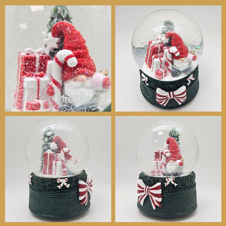 Nostalgische Schneekugel Wichtel rot auf Weihnachtsdekor grün 100 mm Durchmesser mit Spieluhr - Schneekugelhaus