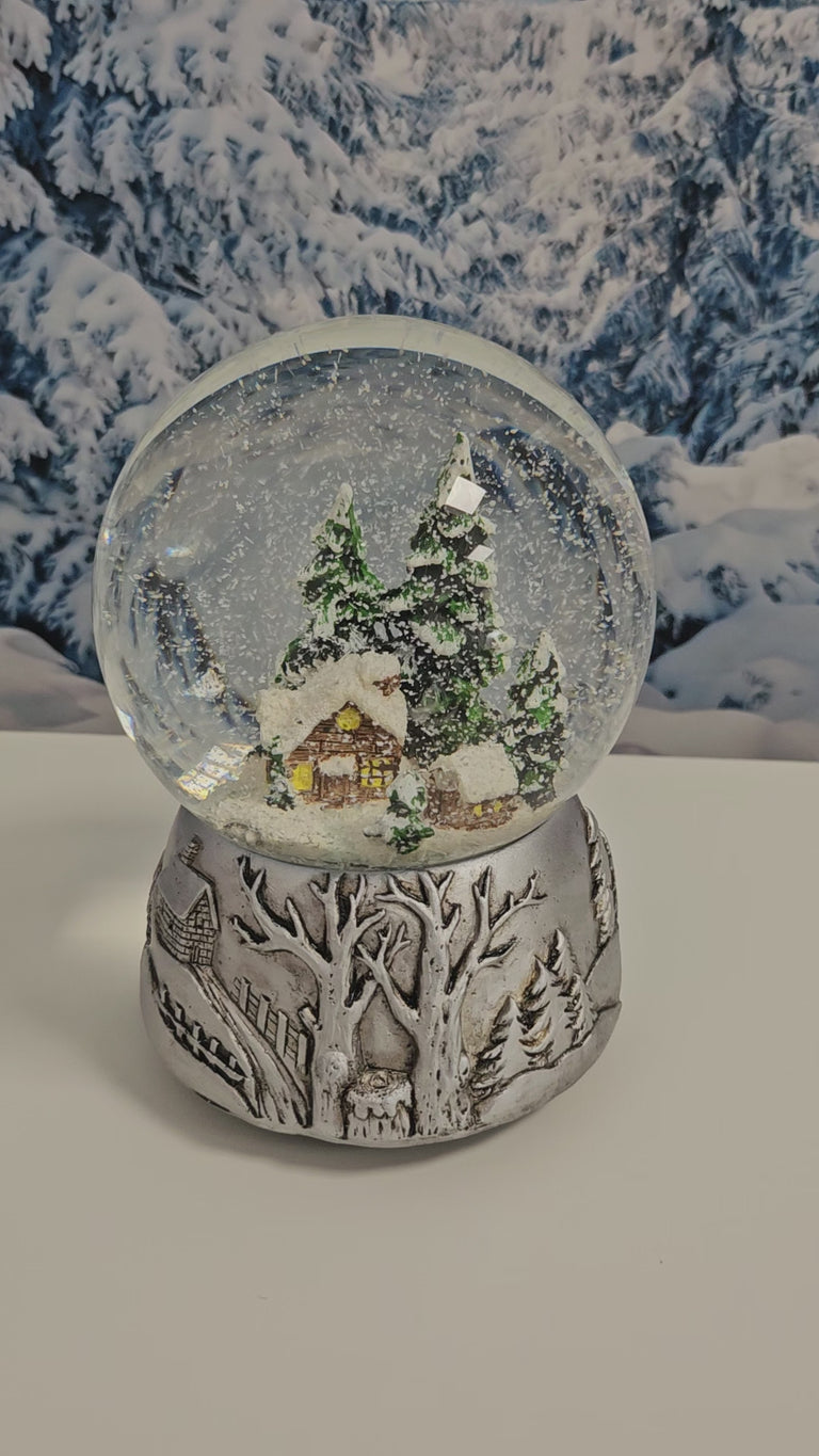 Nostalgische Schneekugel Winterhütte auf Silber Landschaft 100 mm Durchmesser mit Spieluhr