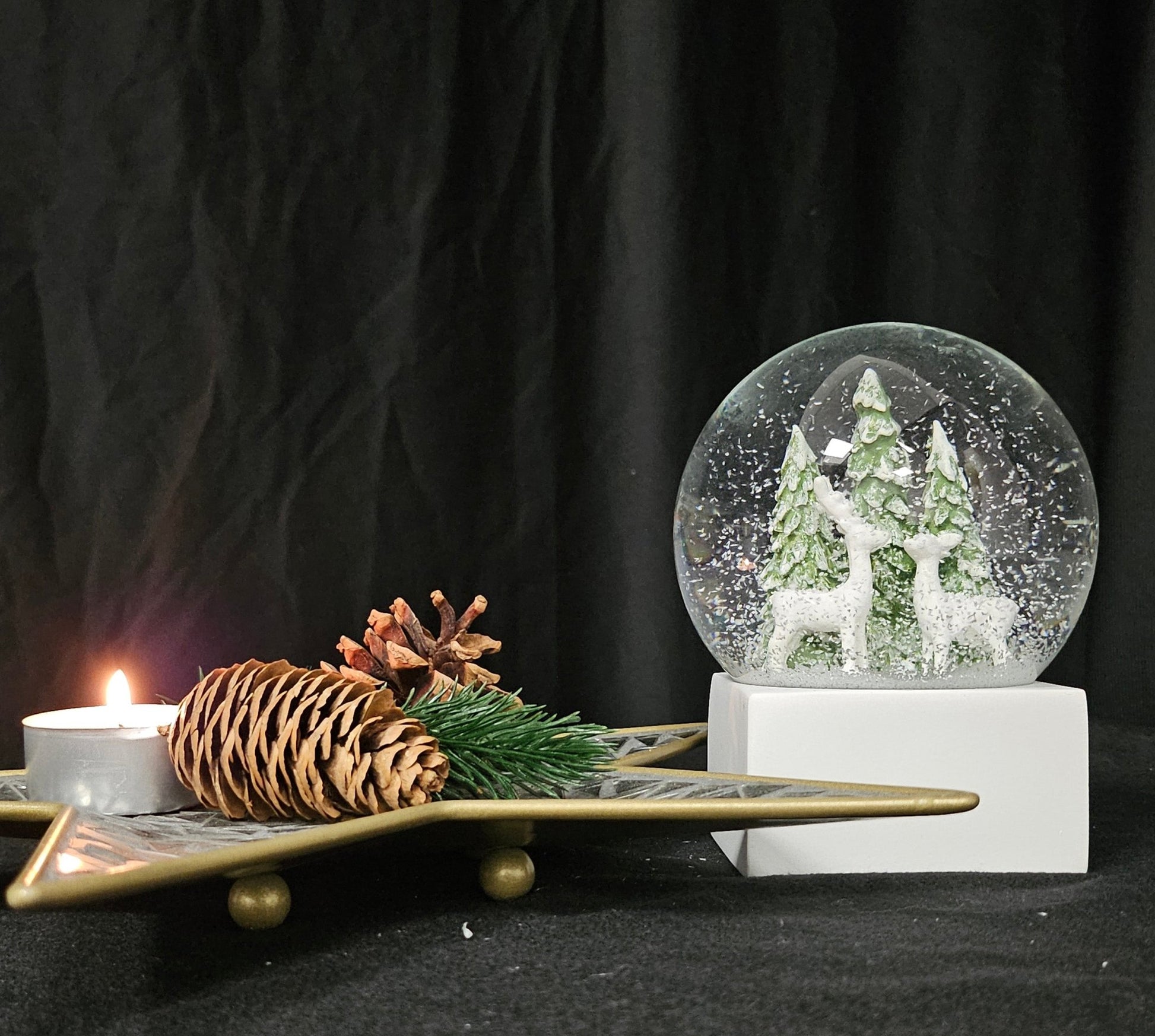 Schneekugel 2 Rehe auf Sockel weiß eck "PURE - Line" 10 cm Durchmesser - Schneekugelhaus
