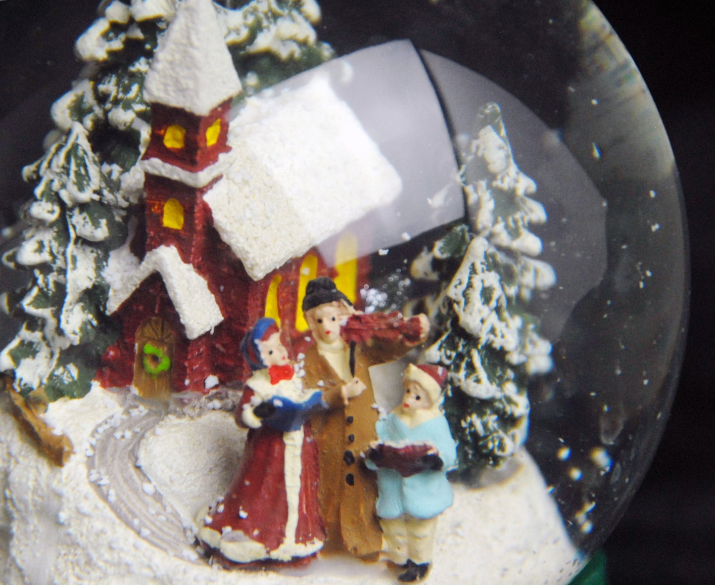 Schneekugel Romantischer Winterspaziergang mit Spieluhr 10 cm Durchmesser - Schneekugelhaus