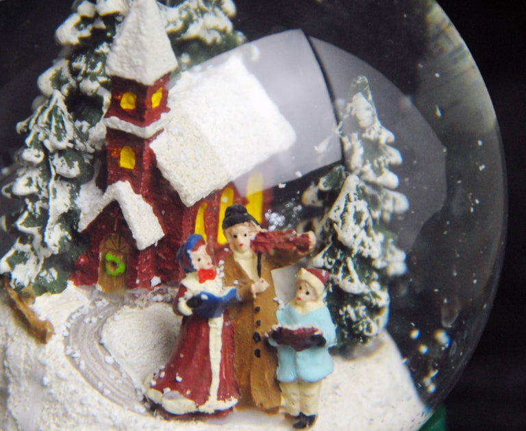 Schneekugel Romantischer Winterspaziergang mit Spieluhr 10 cm Durchmesser - Schneekugelhaus