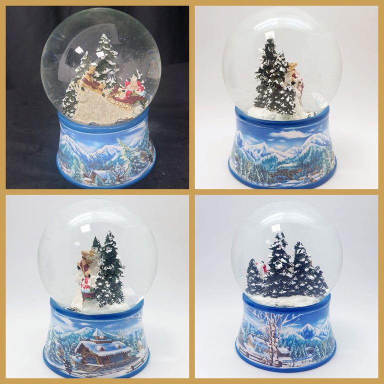 Schneekugel Santa kommt auf Schlitten auf Sockel Winterlandschaft mit Spieluhr 10 cm Durchmesser - Schneekugelhaus
