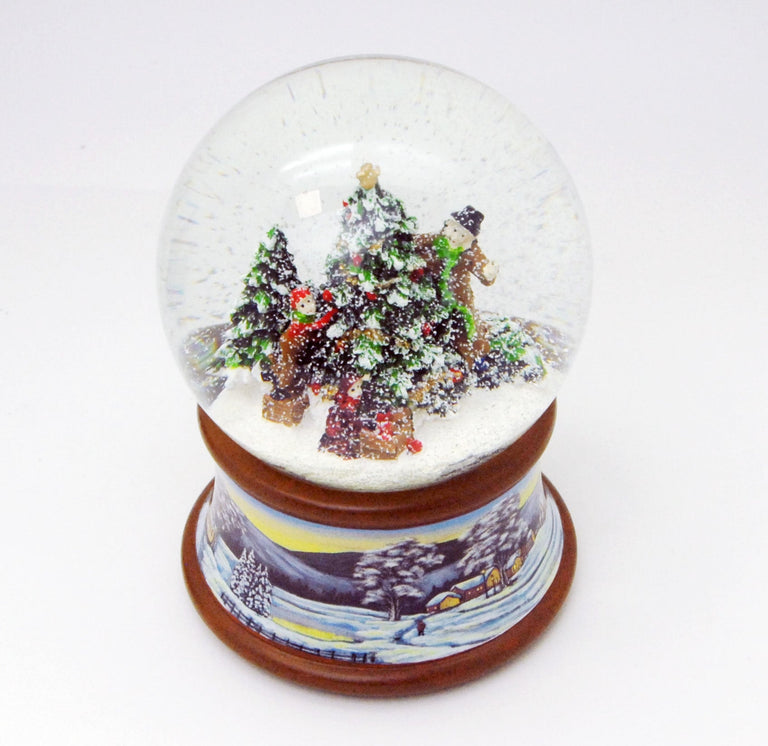 Schneekugel Weihnachtsbaum schmücken auf Sockel Winterlandschaft braun mit Spieluhr 10 cm Durchmesser - Schneekugelhaus