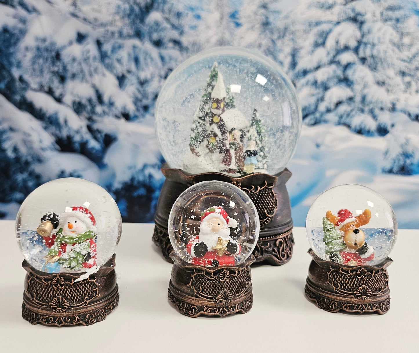 Süße Mini - Schneekugeln weihnachtlicher Schneemann auf Sockel antik kupfer Landschaft B: 45mm - Schneekugelhaus