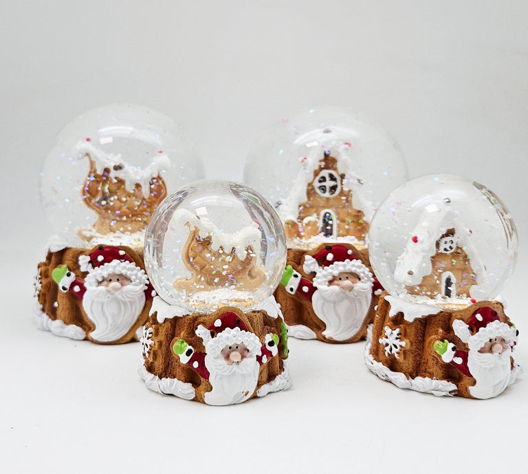 Süße Schneekugel Weihnachtswaffel auf Sockel Weihnachten 65 mm Durchmesser - Schneekugelhaus