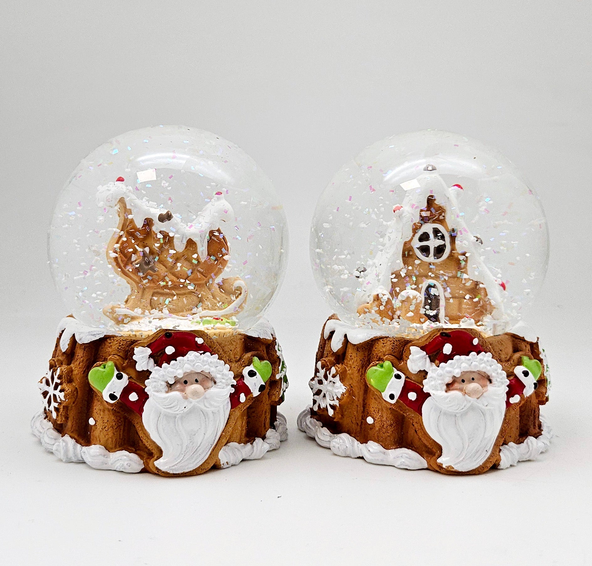 Süße Schneekugel Weihnachtswaffel auf Sockel Weihnachten 65 mm Durchmesser - Schneekugelhaus