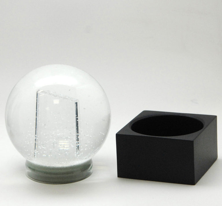 Bastelset mit 100mm Glas für DIY-Schneekugel mit Fotoeinsatz mit Polyresin-Sockel schwarz eckig - Schneekugelhaus
