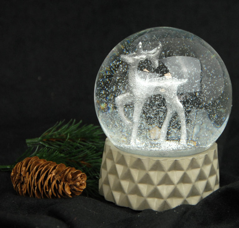Schneekugel Hirsch silber sand farben kubisch "PURE-Line" 10 cm Durchmesser - Schneekugelhaus