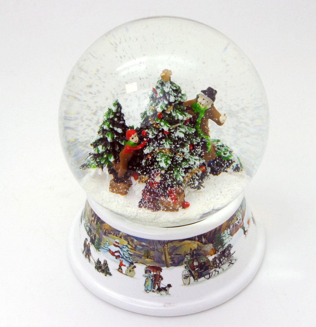 Schneekugel Weihnachtsbaum schmücken mit Geschenken auf Sockel nostalgische Schneelandschaft mit Spieluhr - Schneekugelhaus