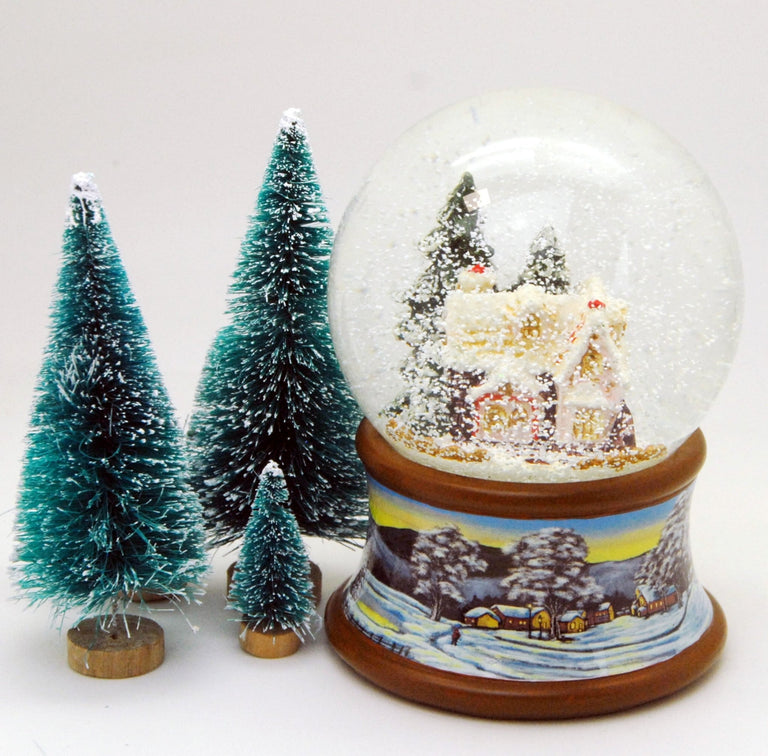 Schneekugel Zuckerbäckerhaus Winterwald auf Sockel Winterlandschaft braun mit Spieluhr - Schneekugelhaus