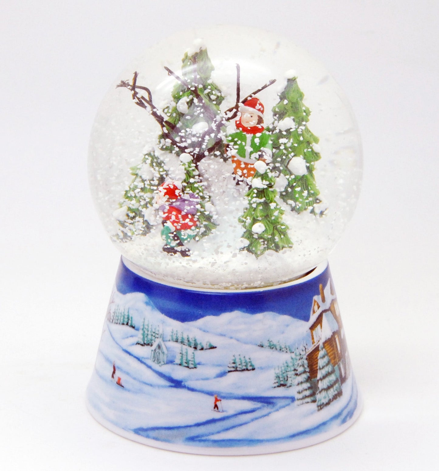 Schneekugel zwei nostalgische Skifahrer auf Sockel Winterlandschaft mittelblau mit Spieluhr 10 cm Durchmesser - Schneekugelhaus